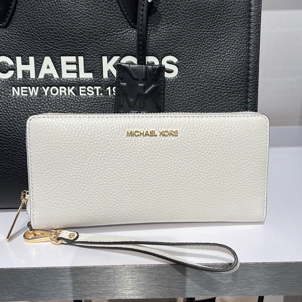 Brand New with Tag authentic Michael Kors Jet Set Travel large continental - Picture 1 of 16